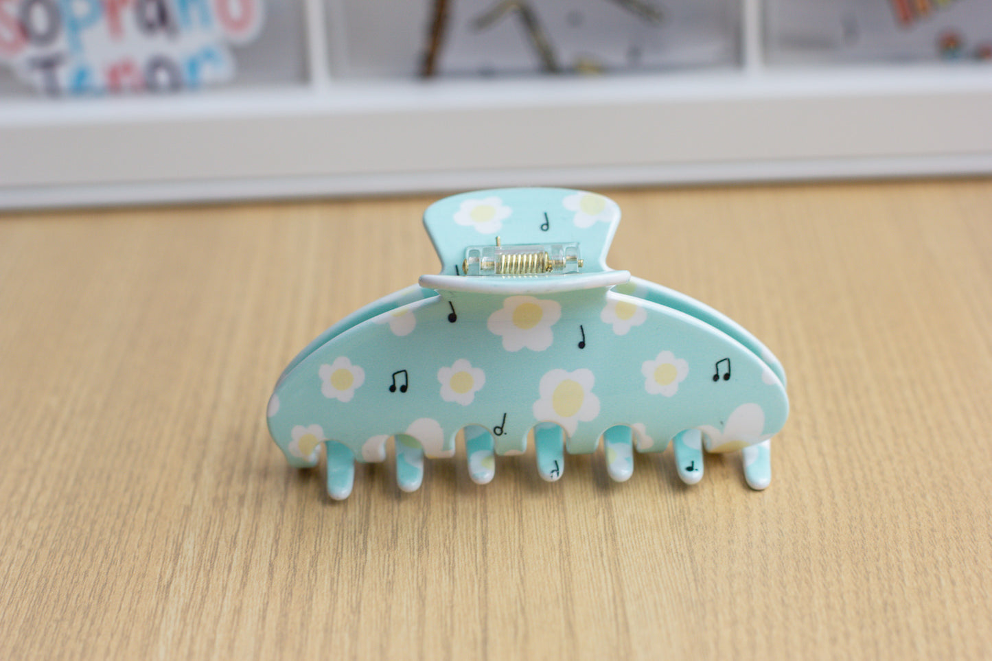 Musical Daisy Claw Clip